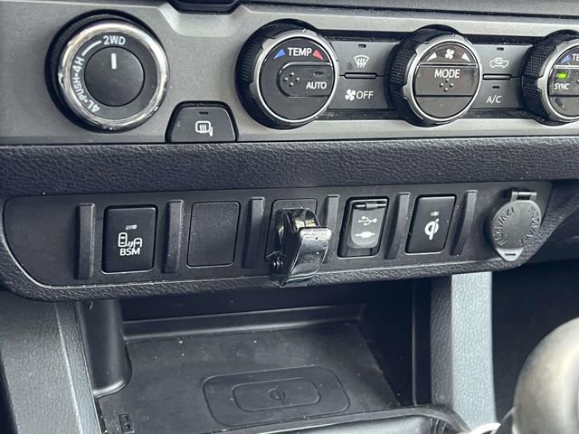 Used 2017 Toyota Tacoma TRD Off-Road AWD/4WD image 25