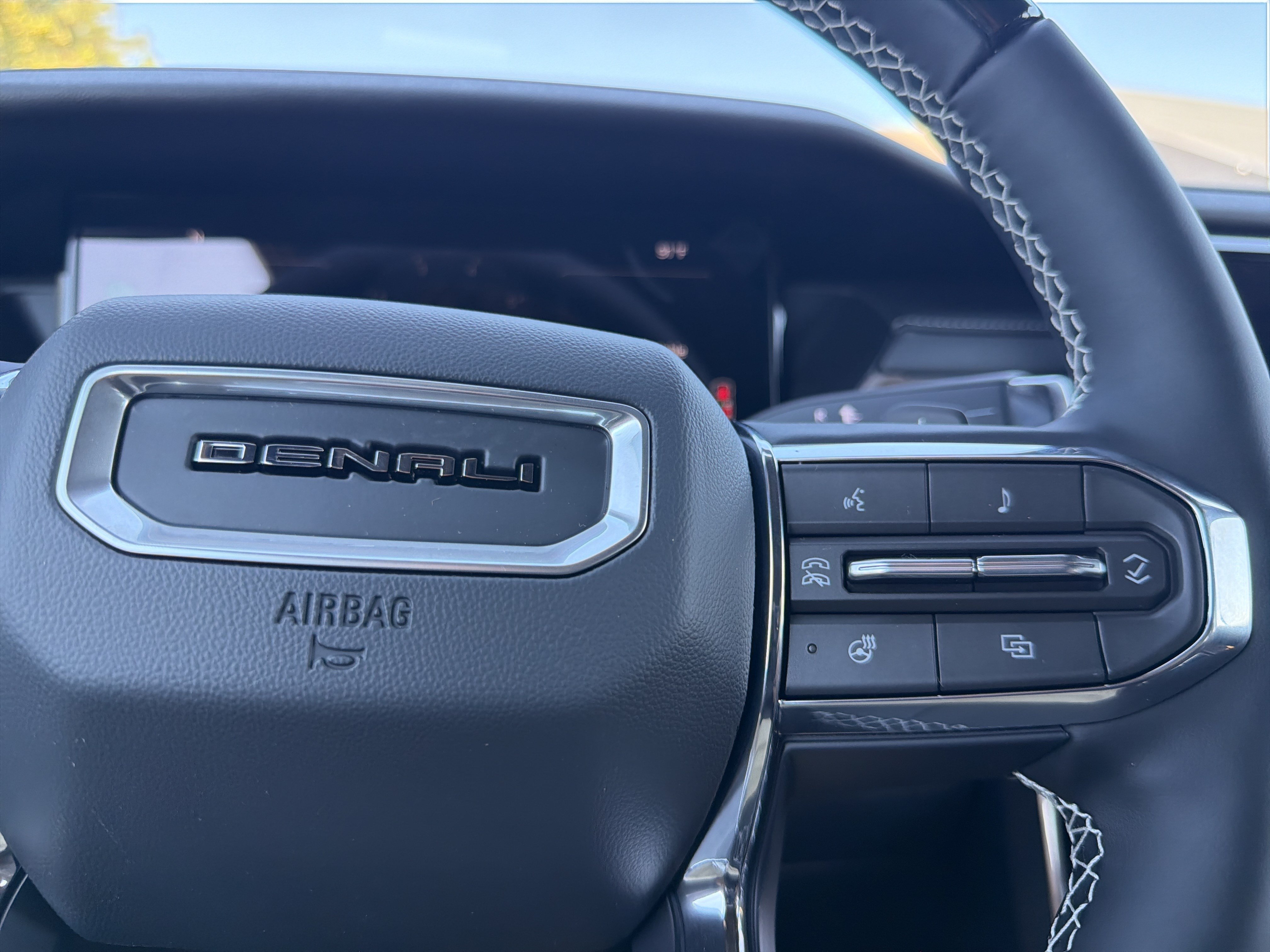 New 2027 GMC Acadia Denali Ultimate w/ LPO, Floor Liner Package AWD/4WD image 30