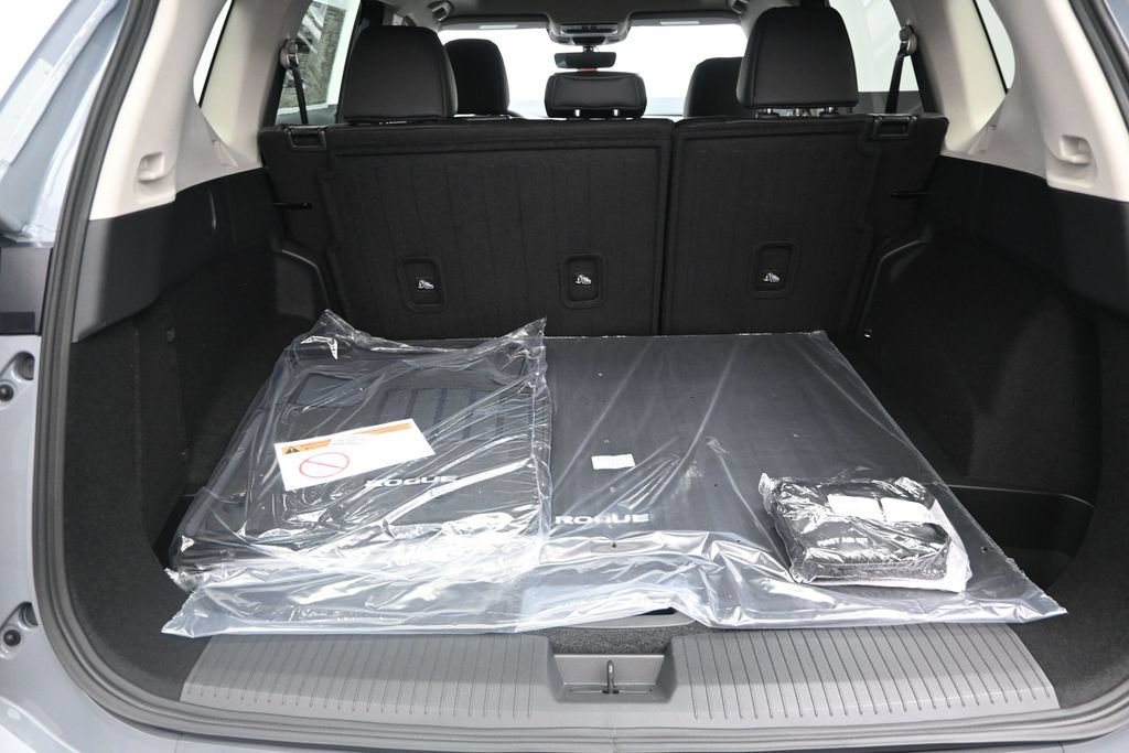 New 2026 Nissan Rogue Dark Armor FWD image 17
