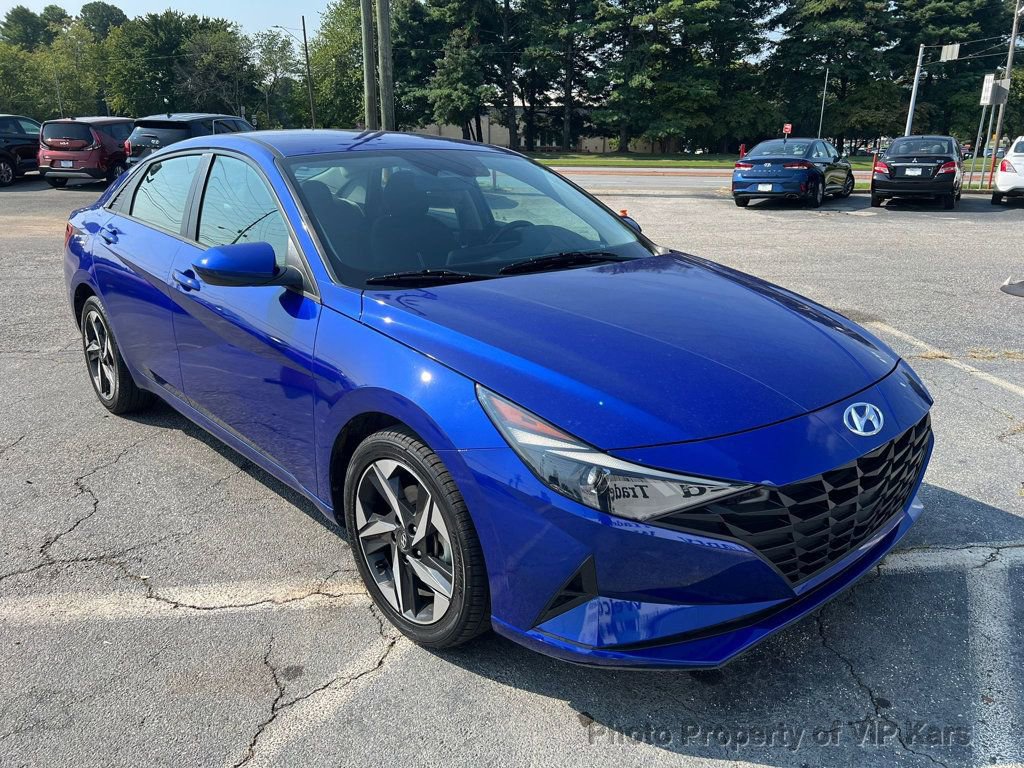 Used 2023 Hyundai Elantra SEL w/ Convenience Package image 3