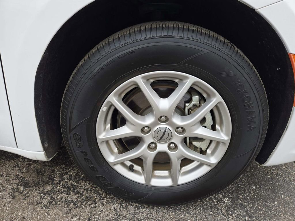 Used 2024 Chrysler Pacifica Touring-L image 20