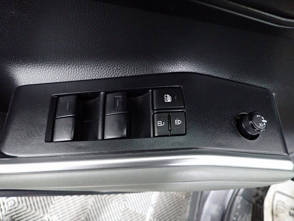 Used 2023 Toyota Highlander L image 18