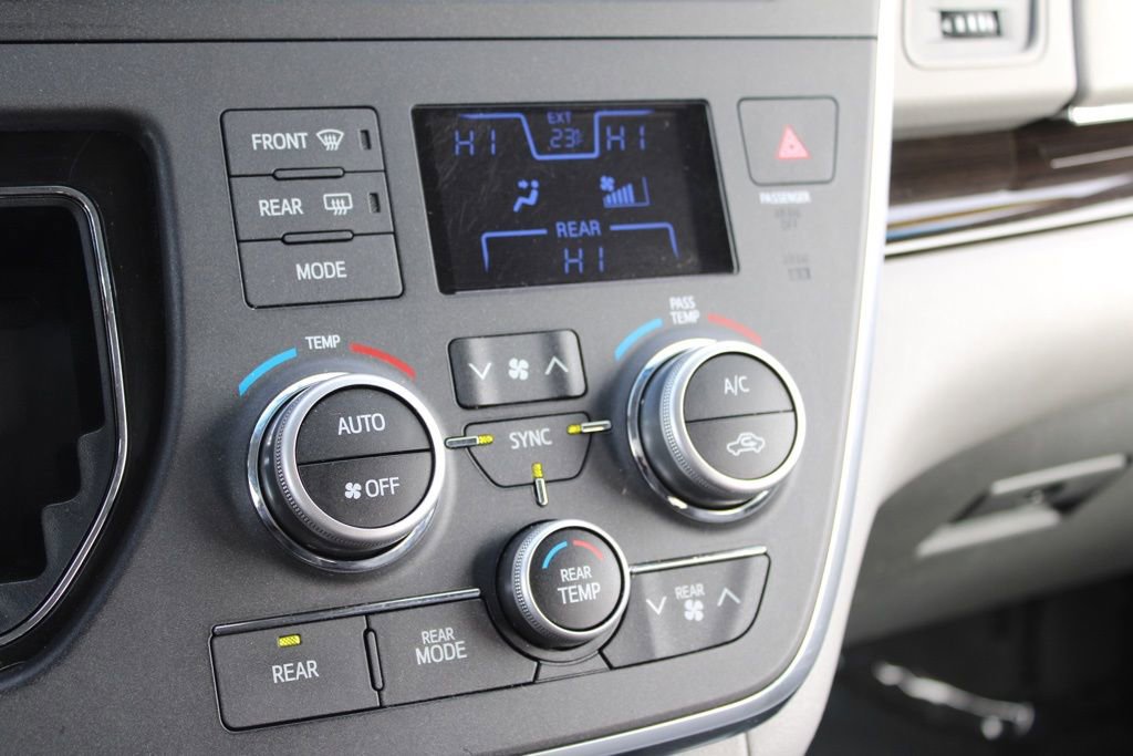 Used 2015 Toyota Sienna XLE Premium image 47