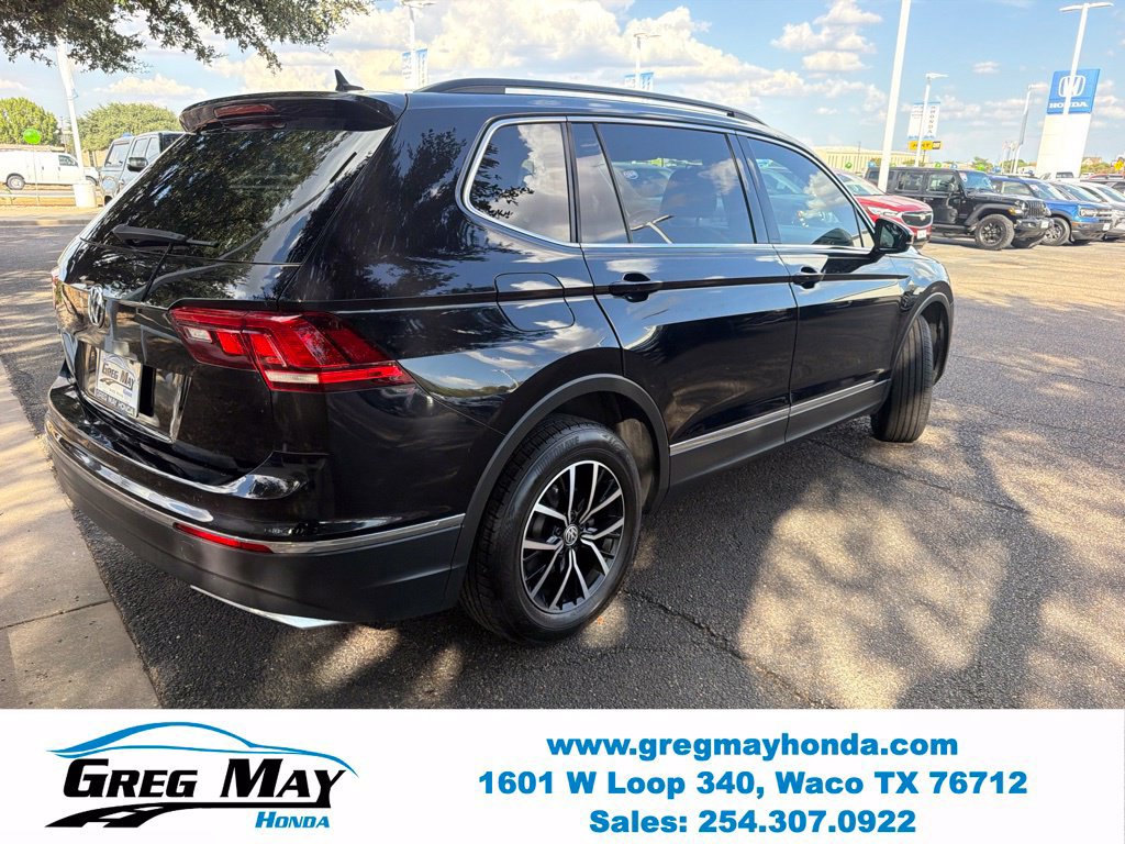 Used 2021 Volkswagen Tiguan SE w/ Panoramic Sunroof Package FWD image 3
