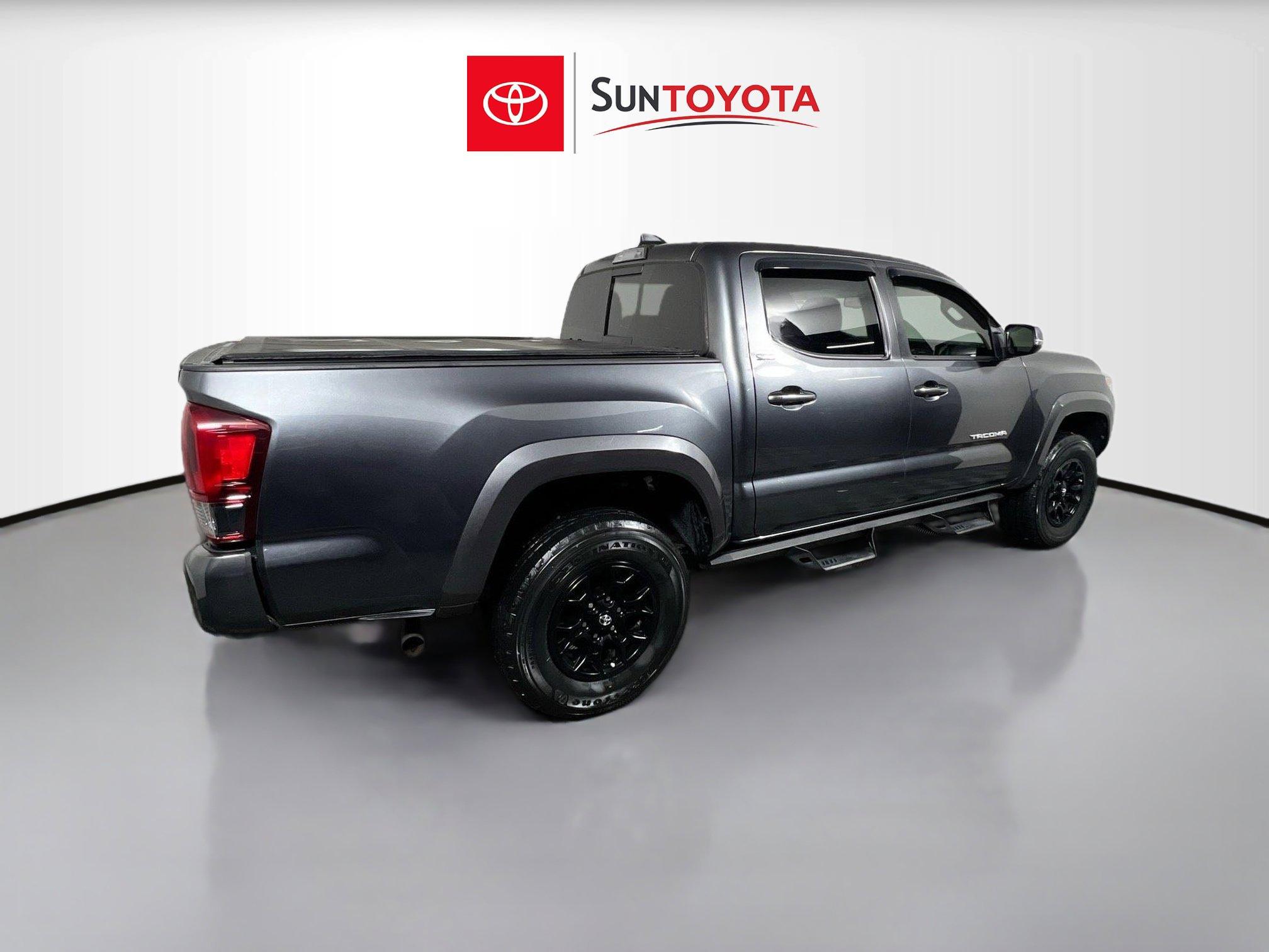 Used 2022 Toyota Tacoma SR5 w/ Technology Package image 4