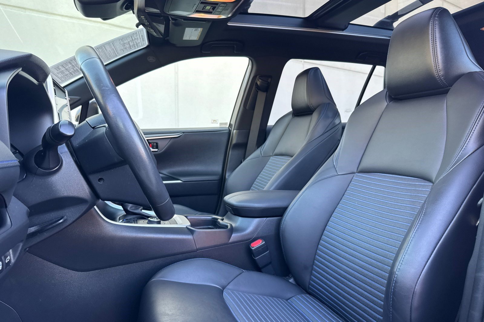Used 2021 Toyota RAV4 XSE AWD/4WD image 5