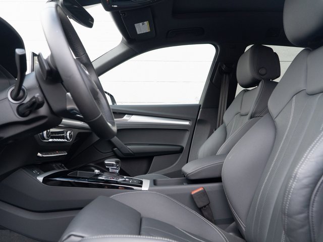 Certified 2025 Audi Q5 2.0T Premium w/ Convenience Plus Package image 17
