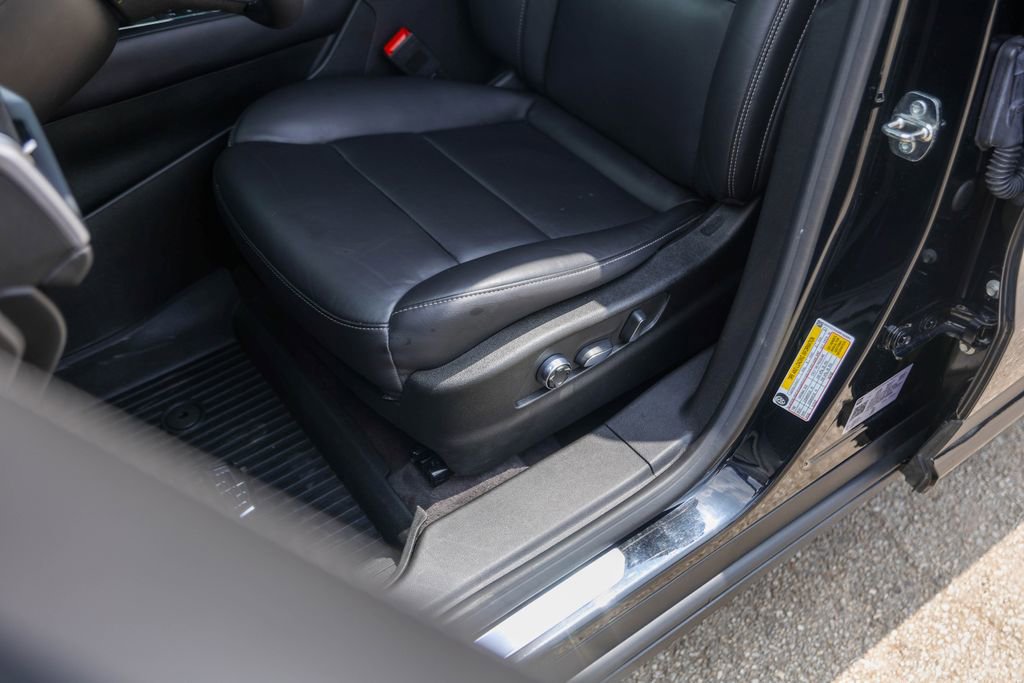 Certified 2024 Cadillac XT4 Premium Luxury w/ Cold Weather Package FWD image 8