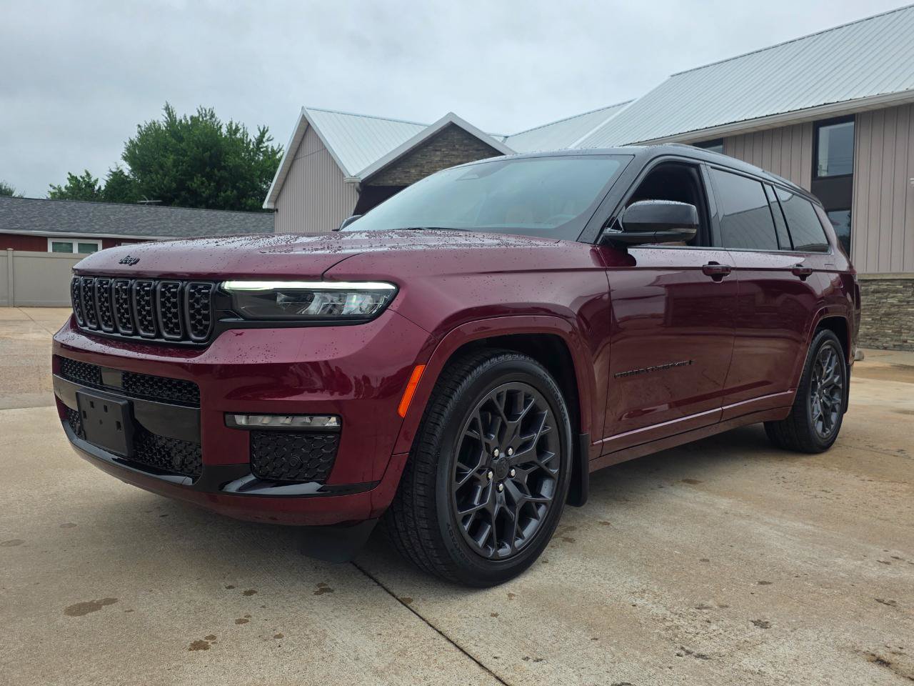 Used 2025 Jeep Grand Cherokee L Summit w/ Advanced Protech Group IV AWD/4WD image 2