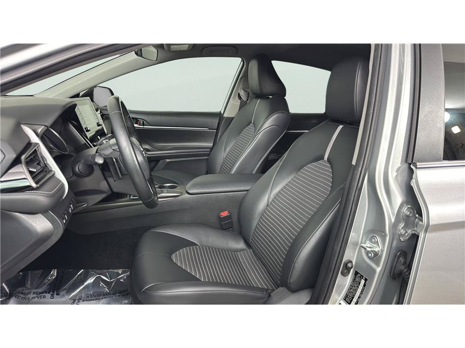 Used 2022 Toyota Camry SE w/ Carpet Mat Package (TMS) FWD image 11