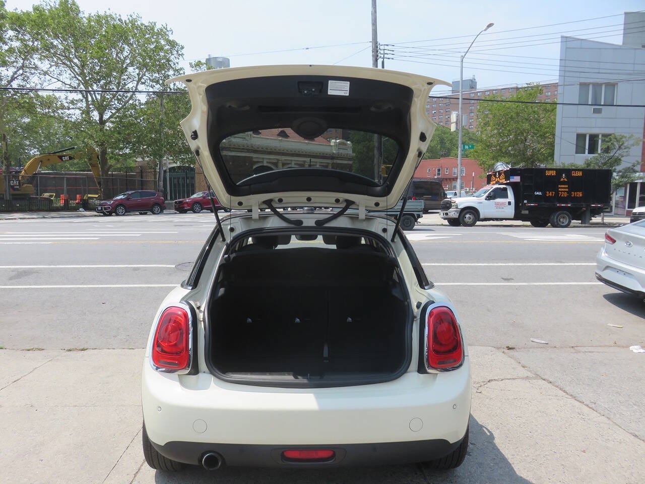 Used 2019 MINI Cooper 4-Door Hardtop w/ Signature Upholstery Package FWD image 24