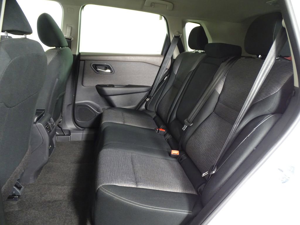 Used 2023 Nissan Rogue SV image 11