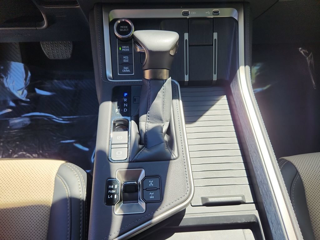 Used 2025 Lexus GX 550 AWD/4WD image 16