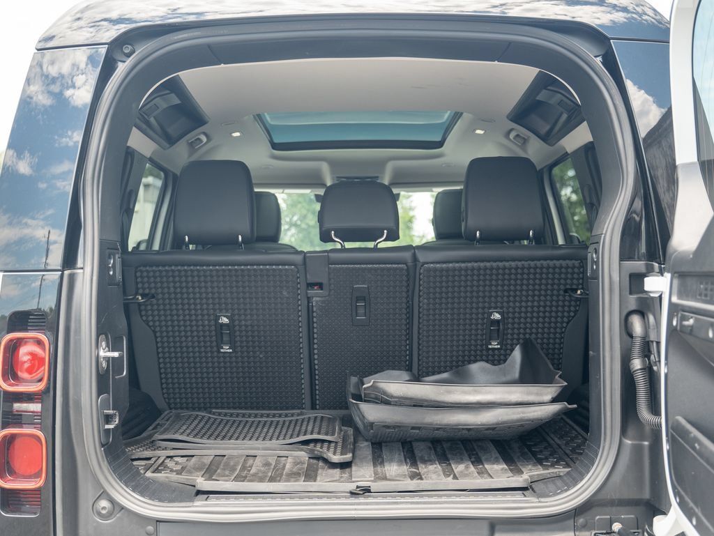 Certified 2023 Land Rover Defender 110 S AWD/4WD image 38