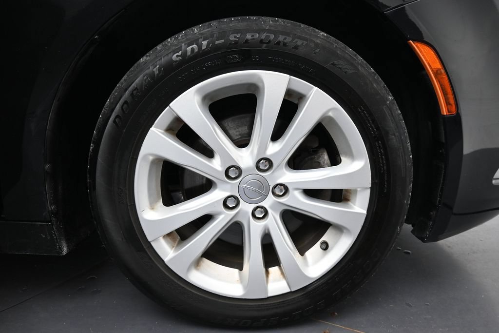 Used 2015 Chrysler 200 Limited FWD image 32