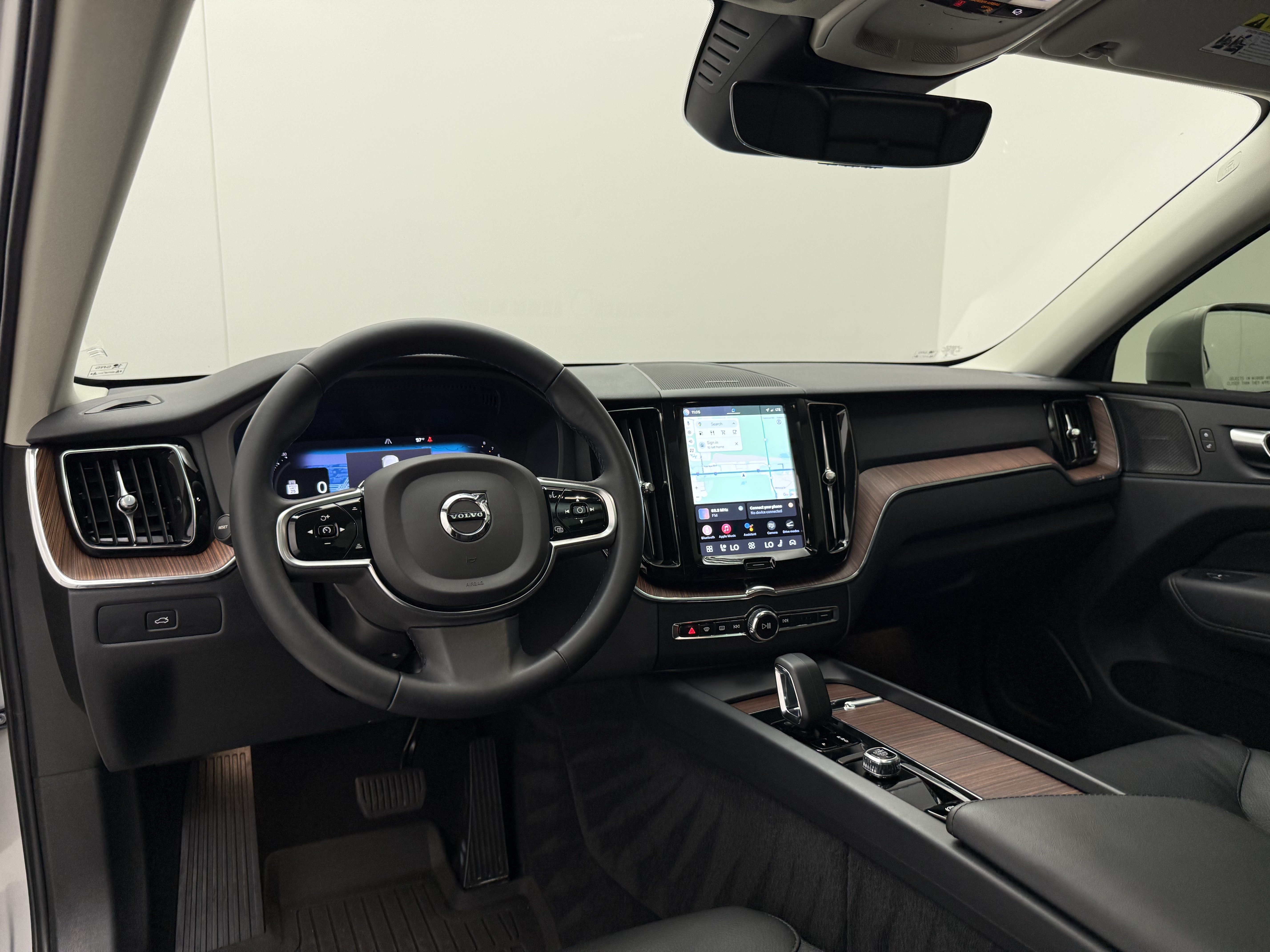 Certified 2023 Volvo XC60 B5 Plus w/ Climate Package AWD/4WD image 23