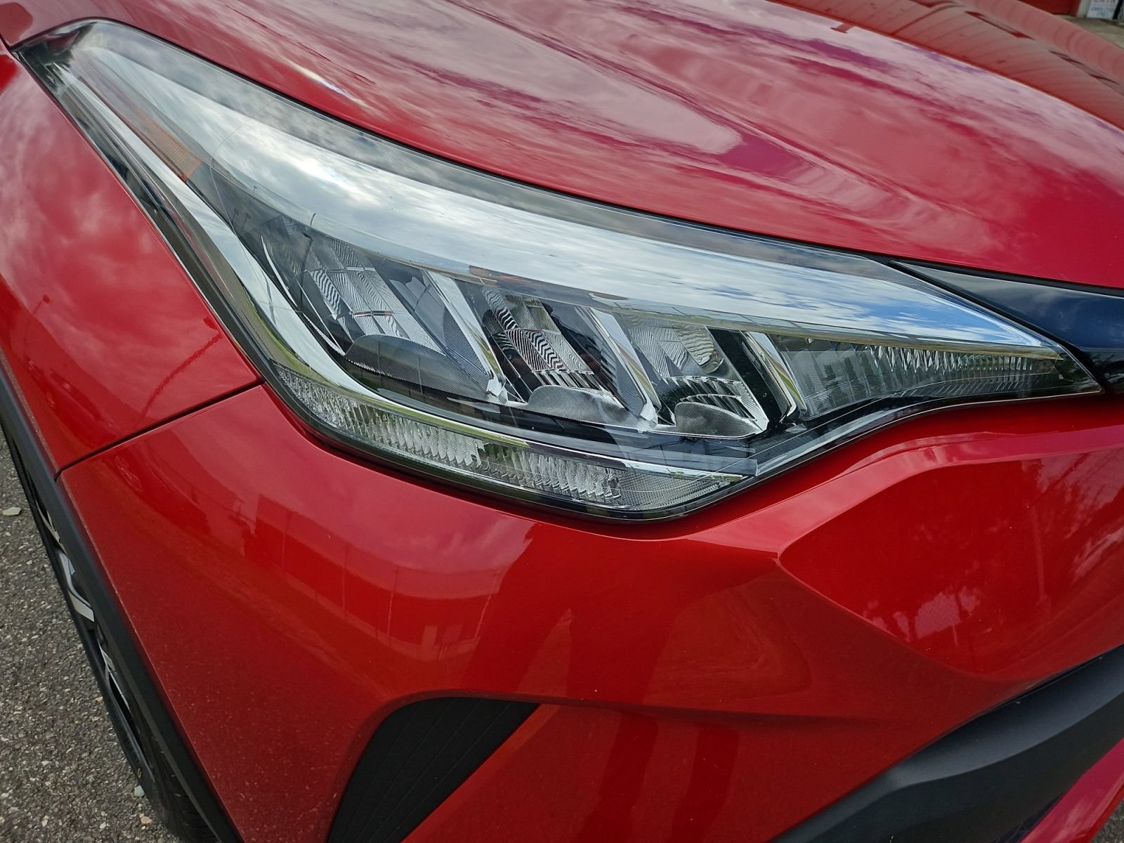 Used 2021 Toyota C-HR XLE FWD image 7