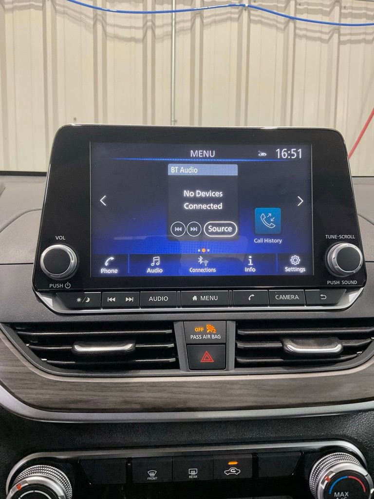 Used 2025 Nissan Altima 2.5 SV FWD image 17