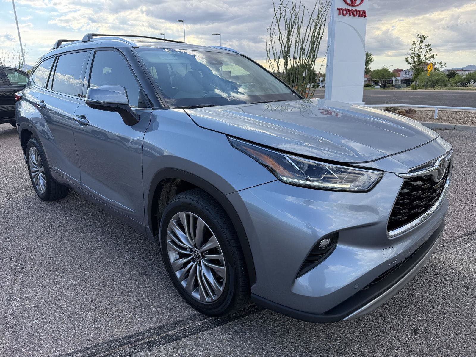 Used 2021 Toyota Highlander Platinum FWD image 7