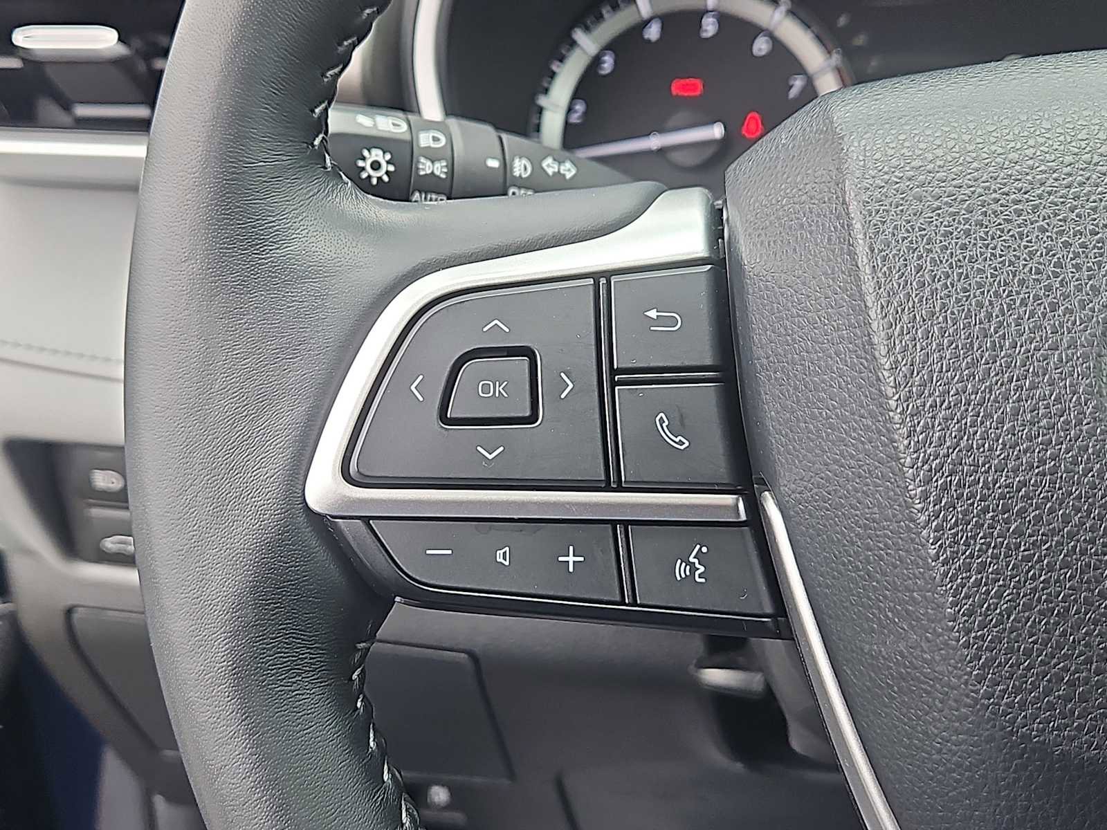 Used 2022 Toyota Highlander XLE AWD/4WD image 24