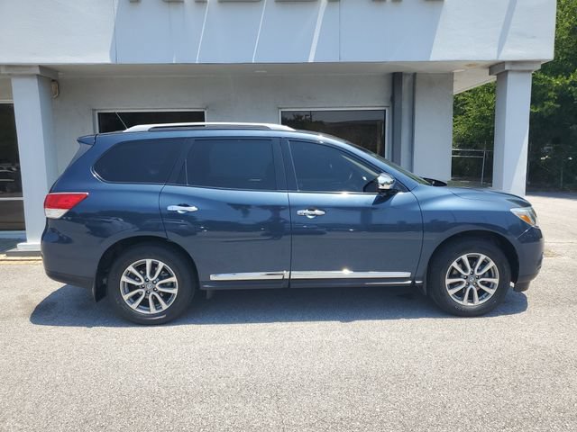 Used 2013 Nissan Pathfinder SL w/ Cargo Pkg FWD image 7