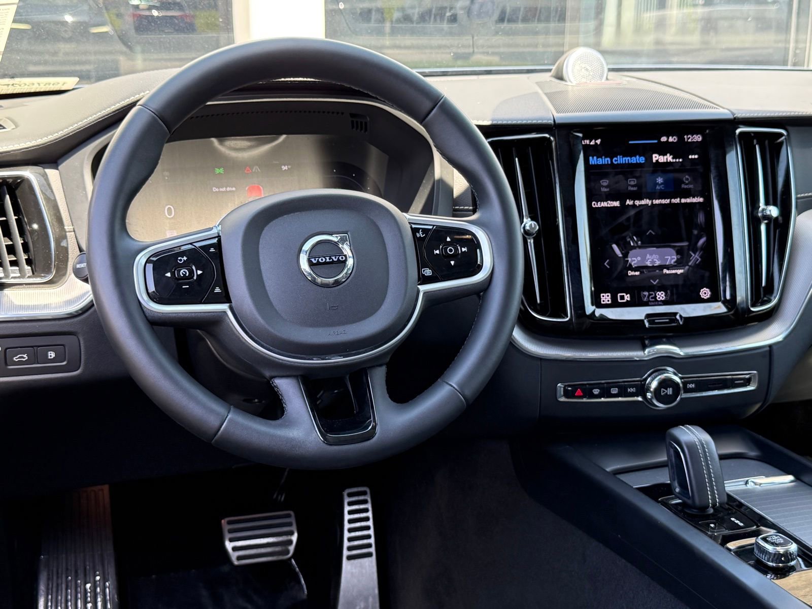 Used 2022 Volvo XC60 T8 R-Design w/ Advanced Package image 38