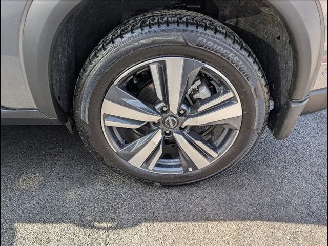 Used 2025 Nissan Rogue SL image 4