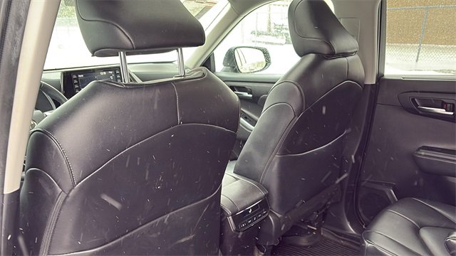Used 2022 Toyota Highlander XLE image 23