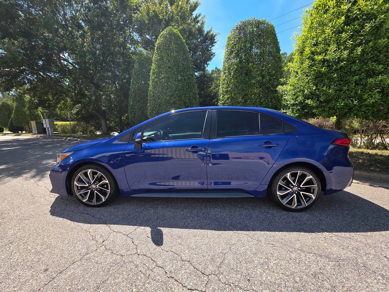 Used 2020 Toyota Corolla XSE FWD image 2