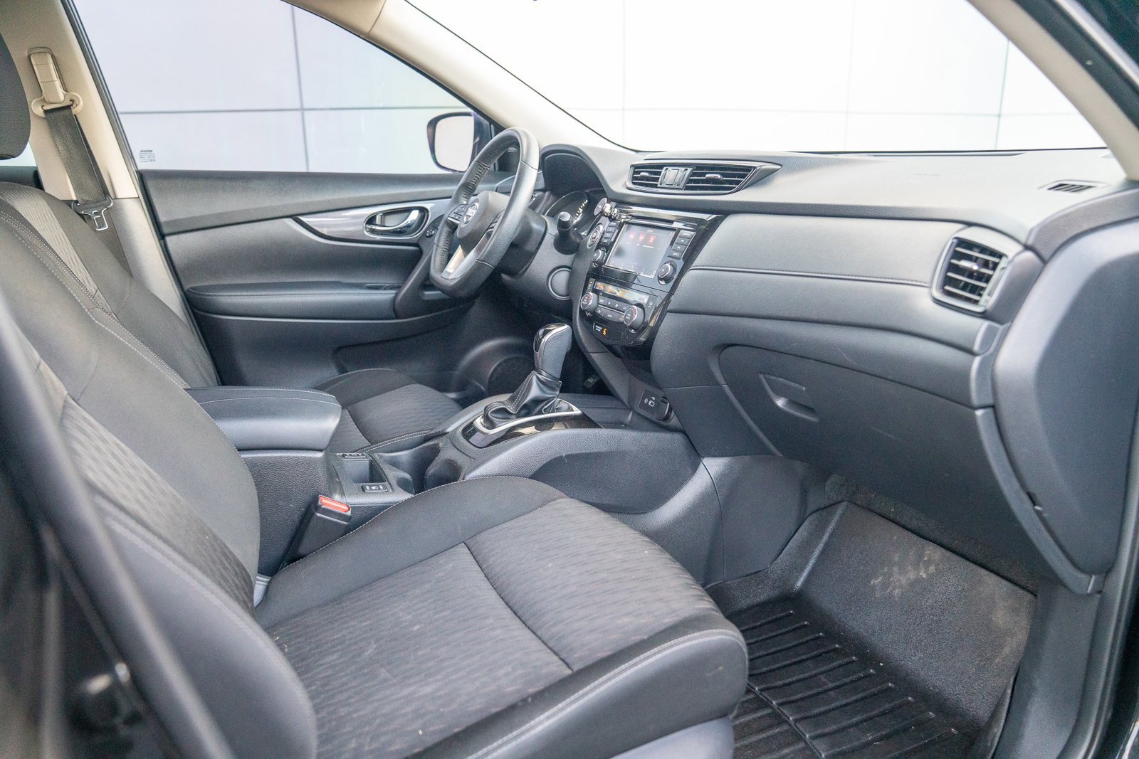 Used 2019 Nissan Rogue SV image 23