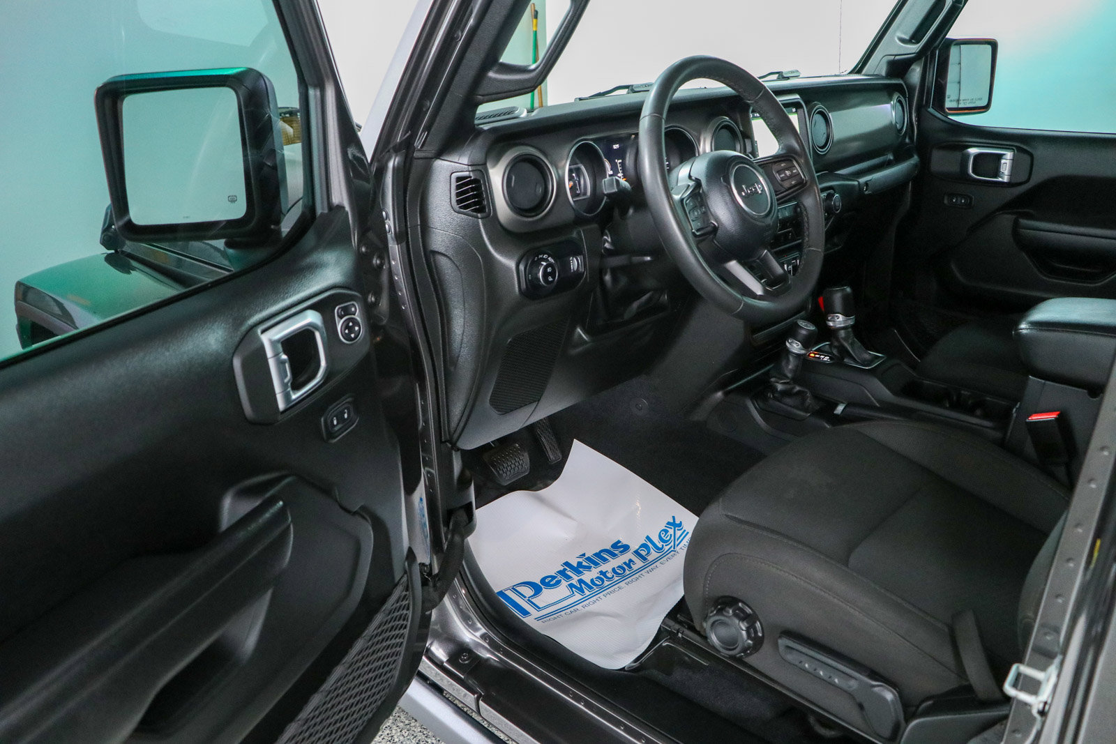 Used 2023 Jeep Gladiator Sport AWD/4WD image 3