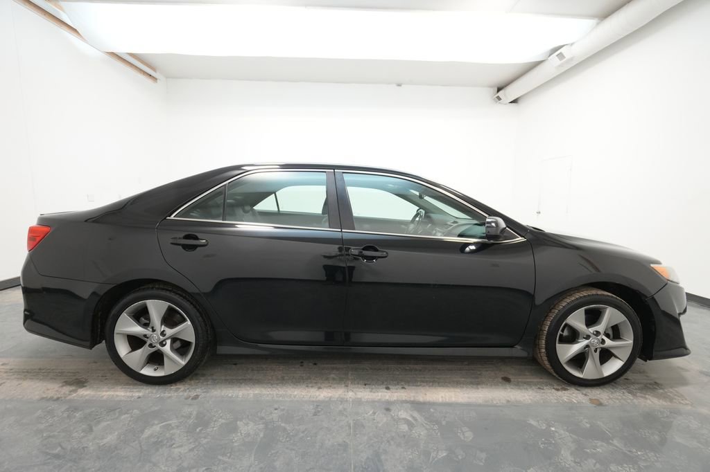 Used 2013 Toyota Camry SE w/ Leather Pkg image 10