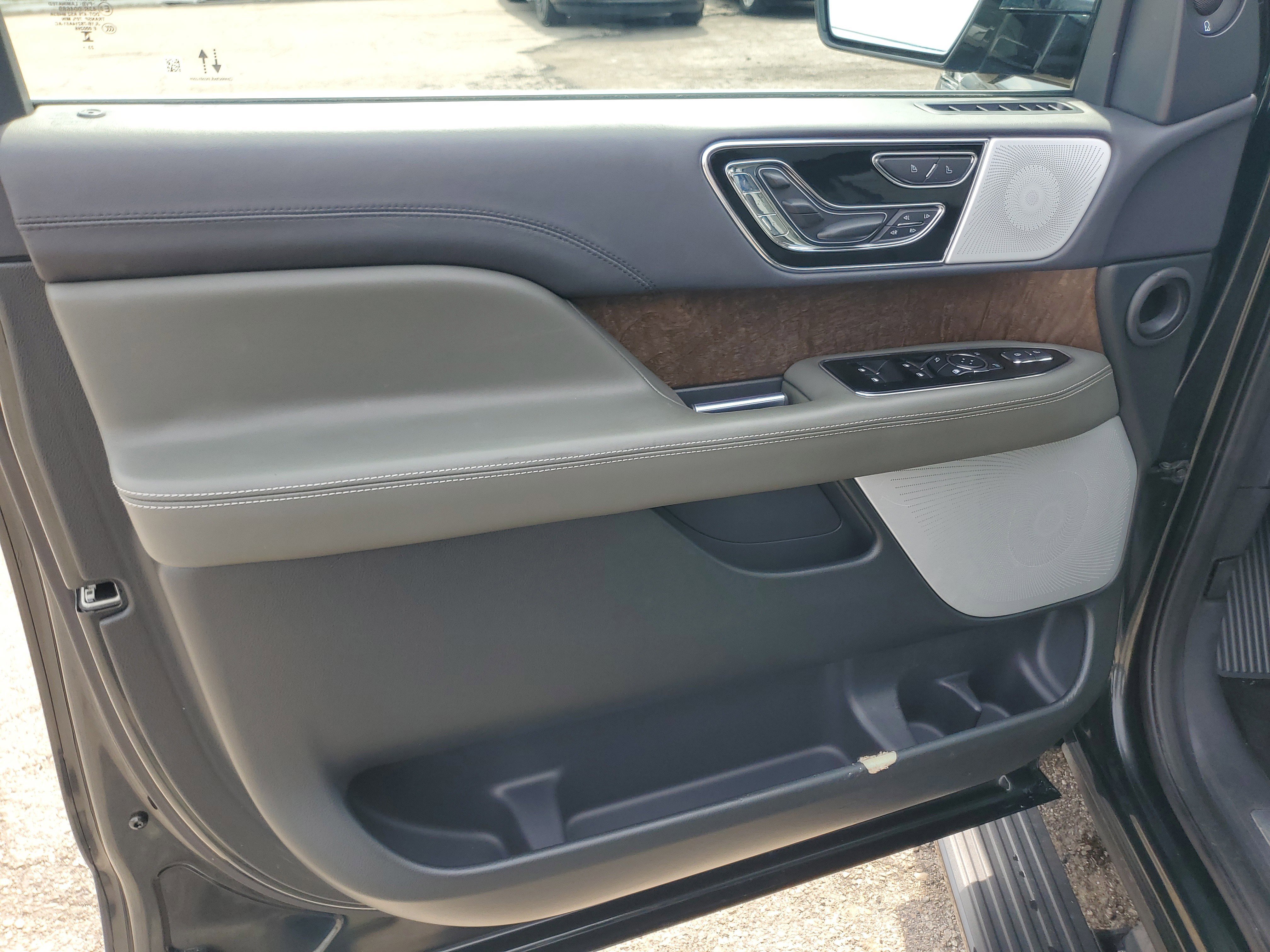Certified 2024 Lincoln Navigator Black Label AWD/4WD image 10
