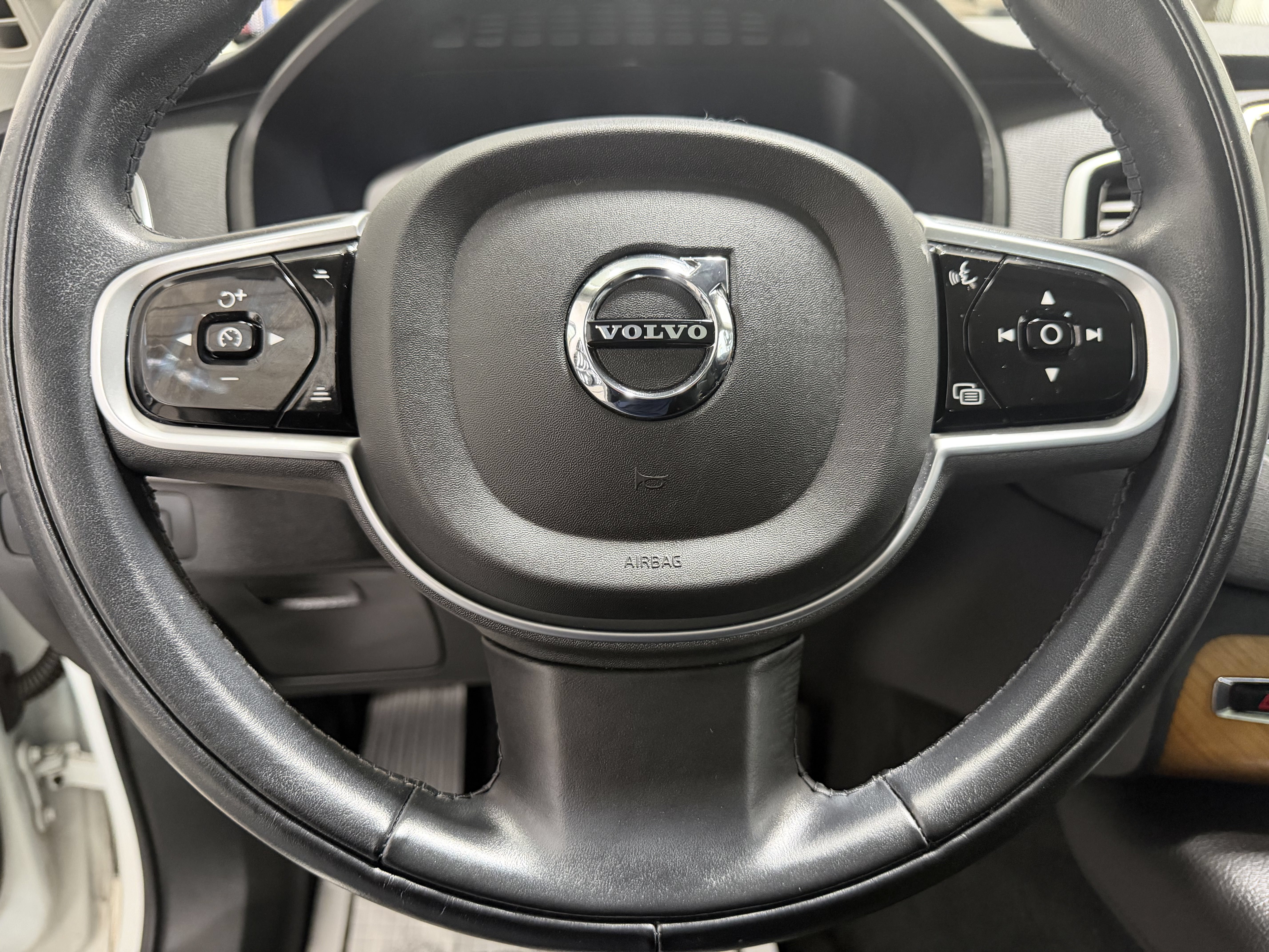 Used 2022 Volvo XC90 T6 Momentum w/ Advanced Package AWD/4WD image 10