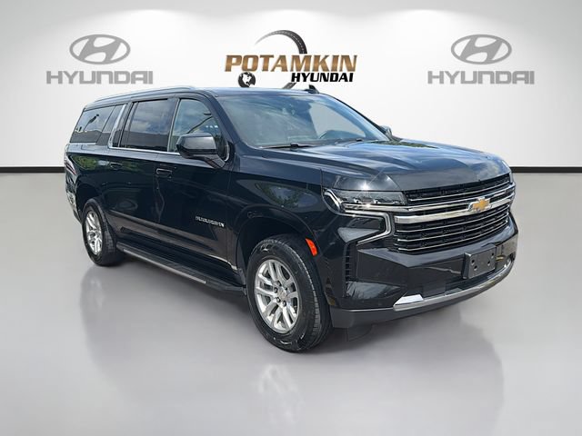 Used 2024 Chevrolet Suburban LT AWD/4WD image 3