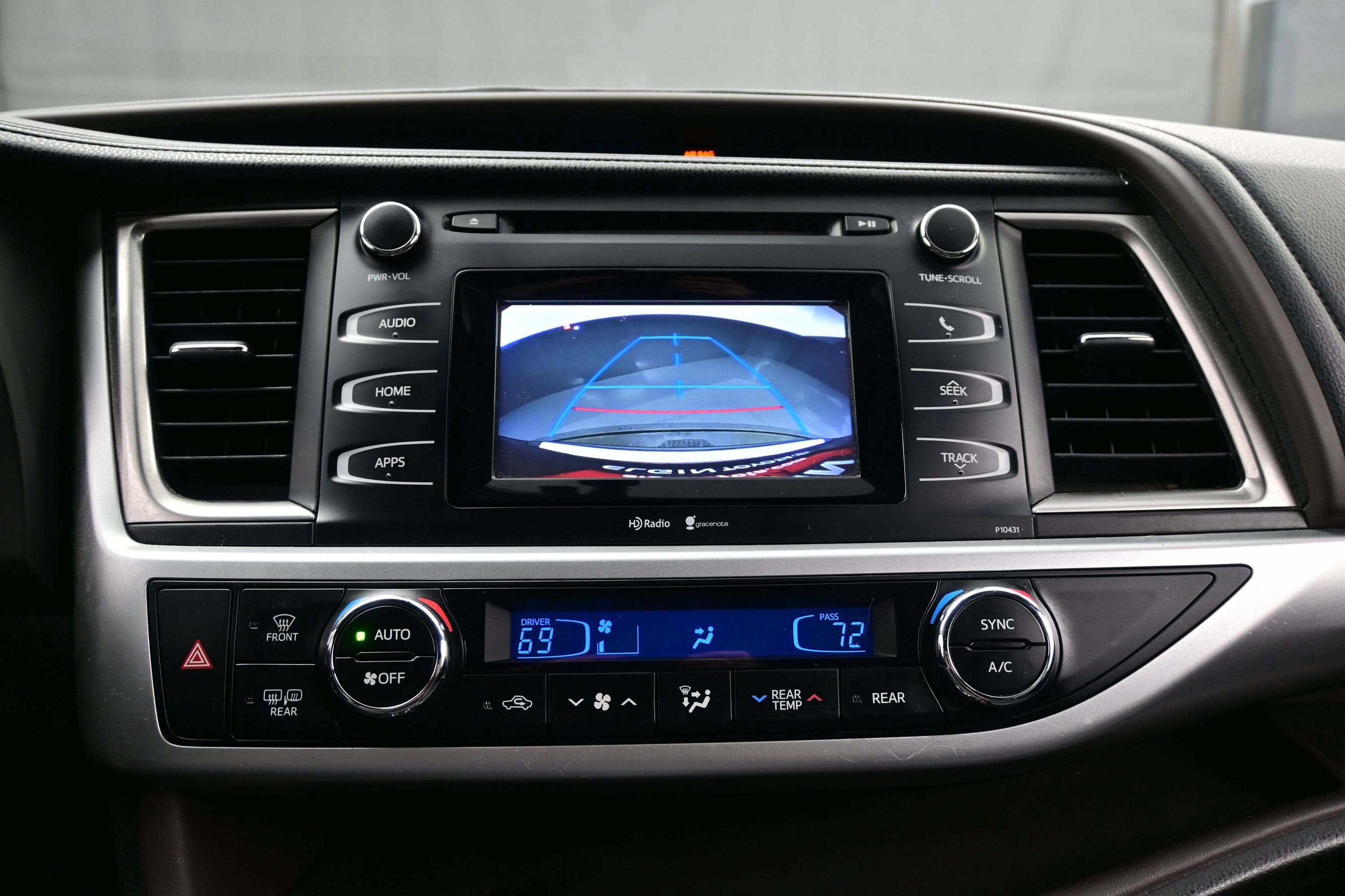 Used 2014 Toyota Highlander Plus AWD/4WD image 18