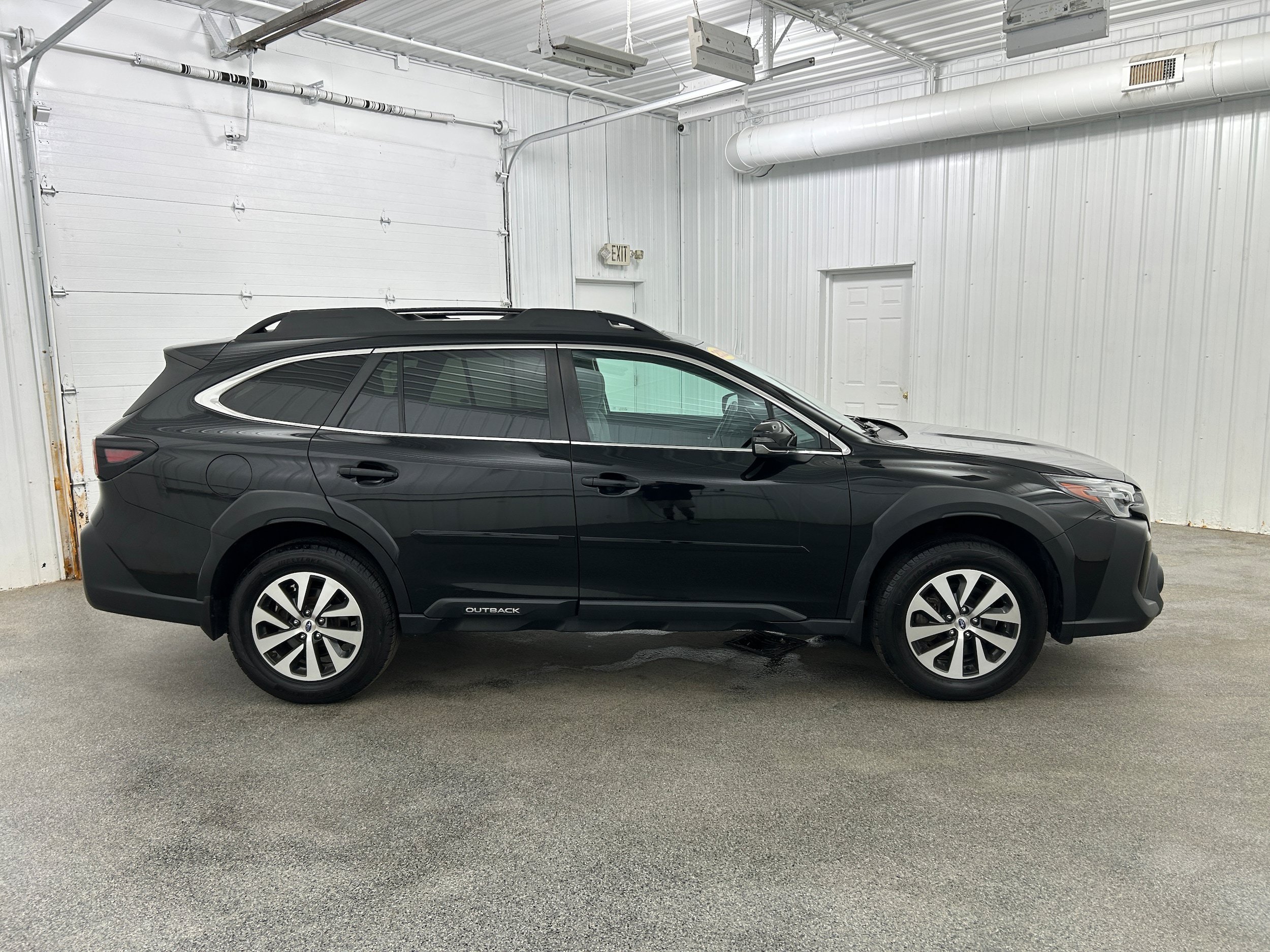 Used 2023 Subaru Outback Premium AWD/4WD image 37