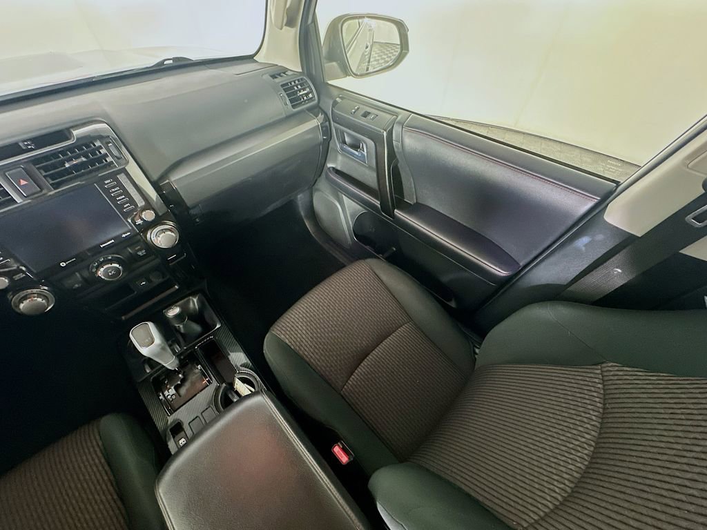 Used 2022 Toyota 4Runner TRD Off-Road AWD/4WD image 11
