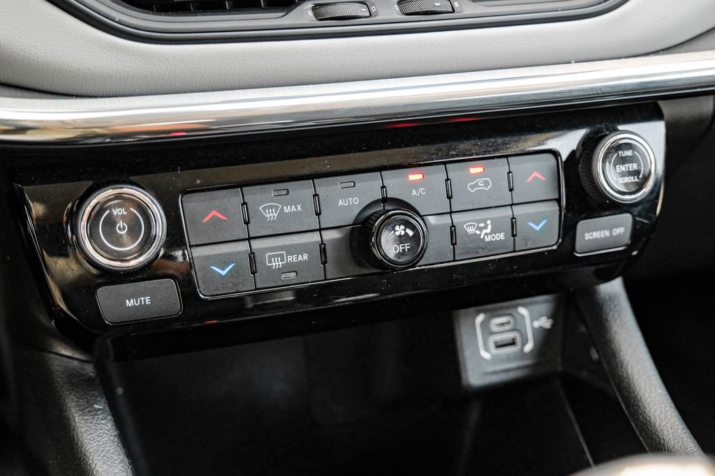 Used 2022 Jeep Compass Limited image 35