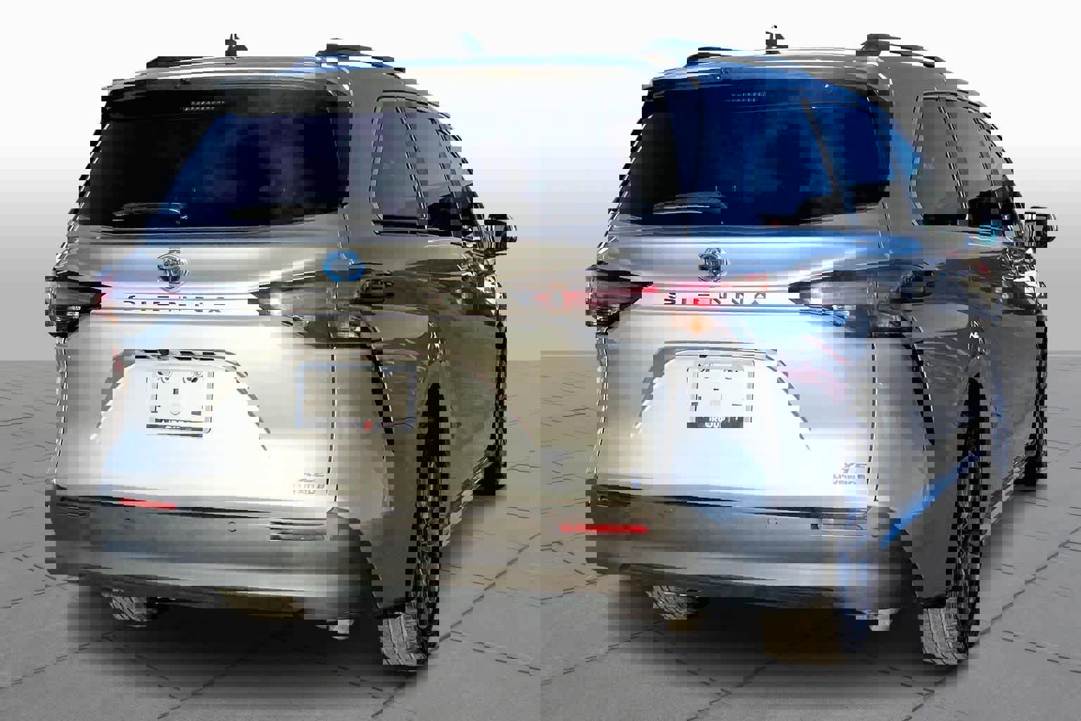 Used 2024 Toyota Sienna XLE image 13