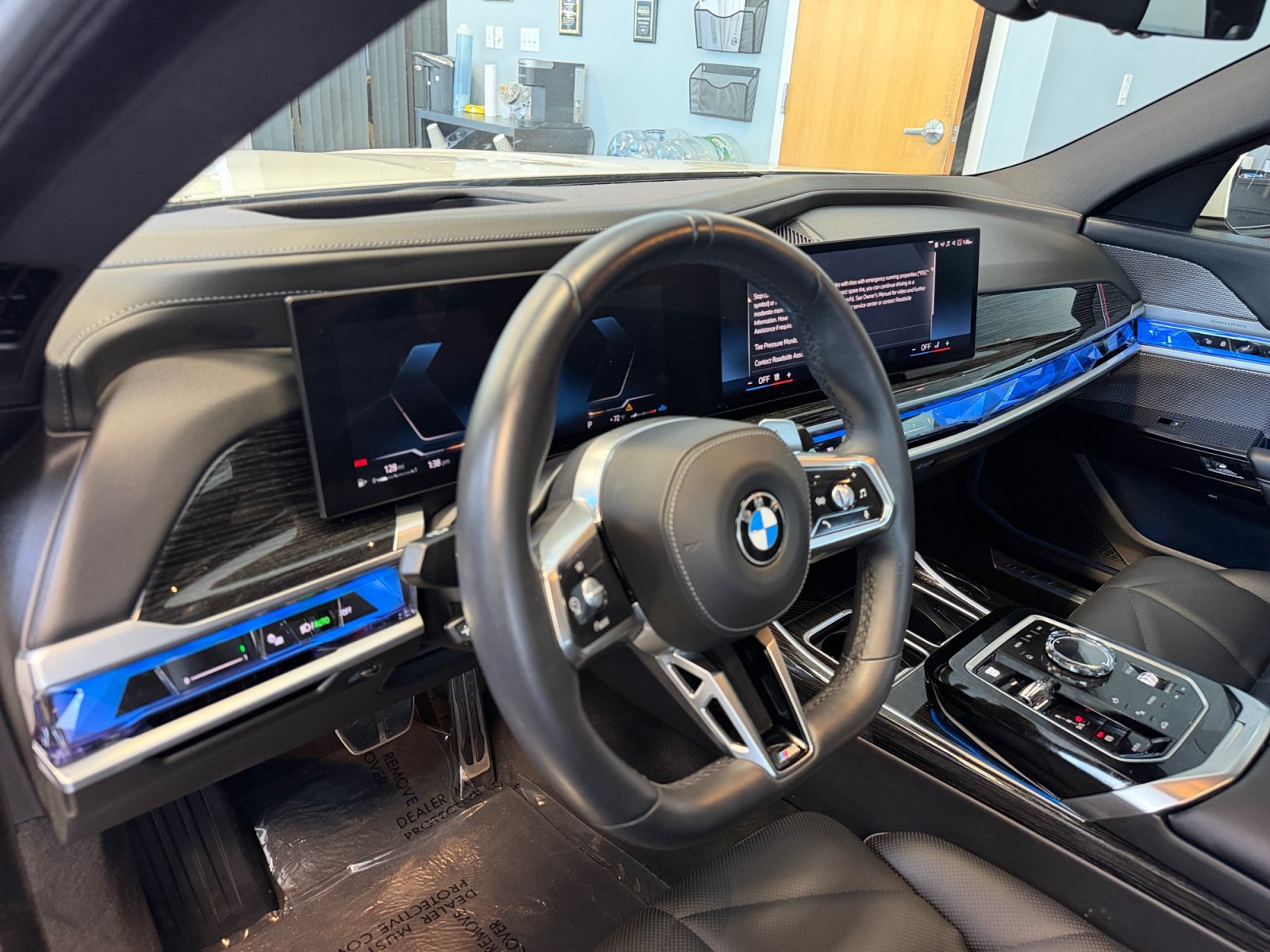 Used 2025 BMW 740i xDrive AWD/4WD image 24