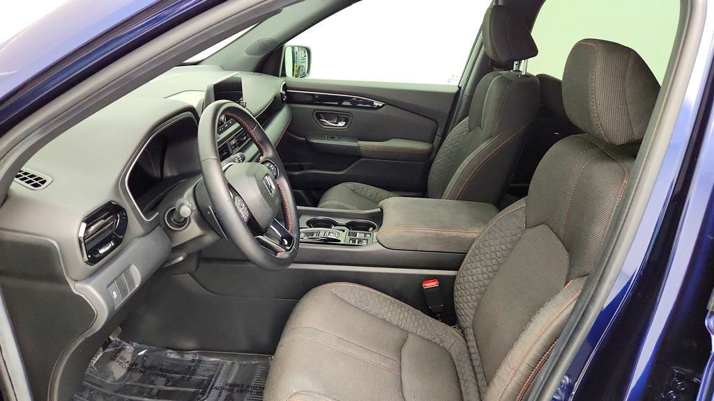 Used 2025 Honda Pilot Sport image 19