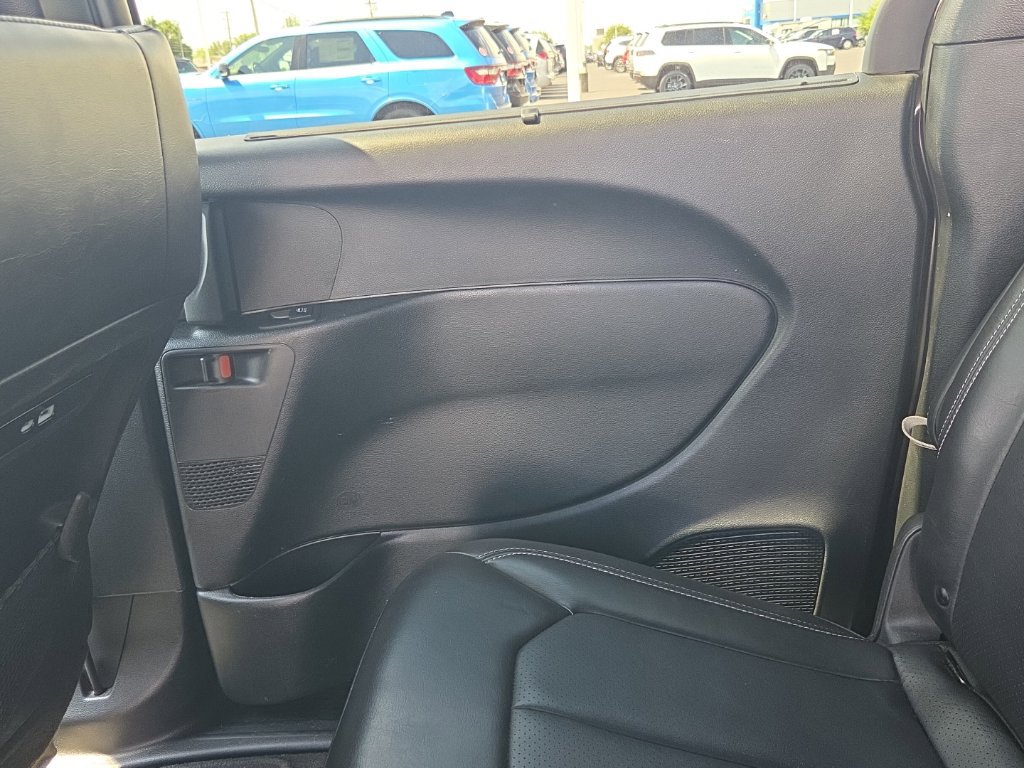 Used 2025 Chrysler Pacifica Select FWD image 18