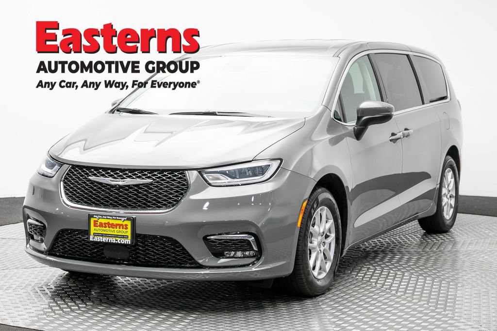 Used 2023 Chrysler Pacifica Touring-L