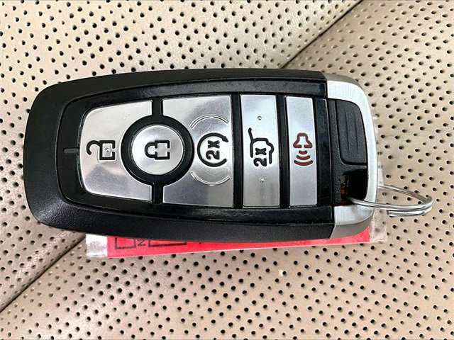 Used 2020 Ford Explorer Platinum w/ Premium Technology Package image 11