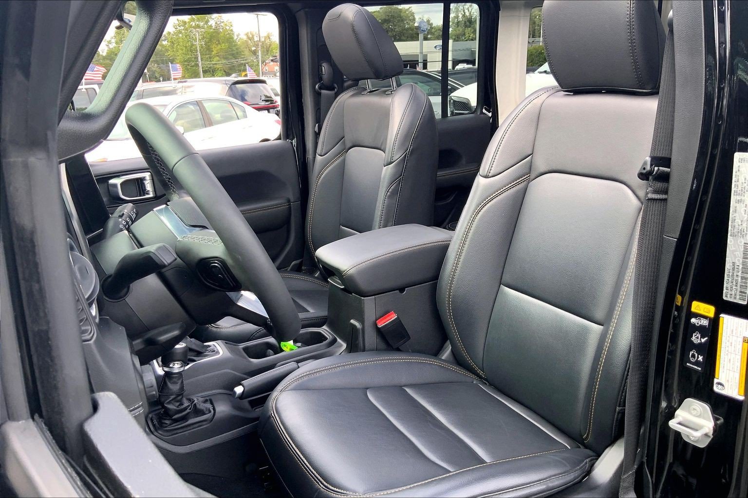 Certified 2025 Jeep Wrangler Unlimited Sahara w/ Safety Group AWD/4WD image 8