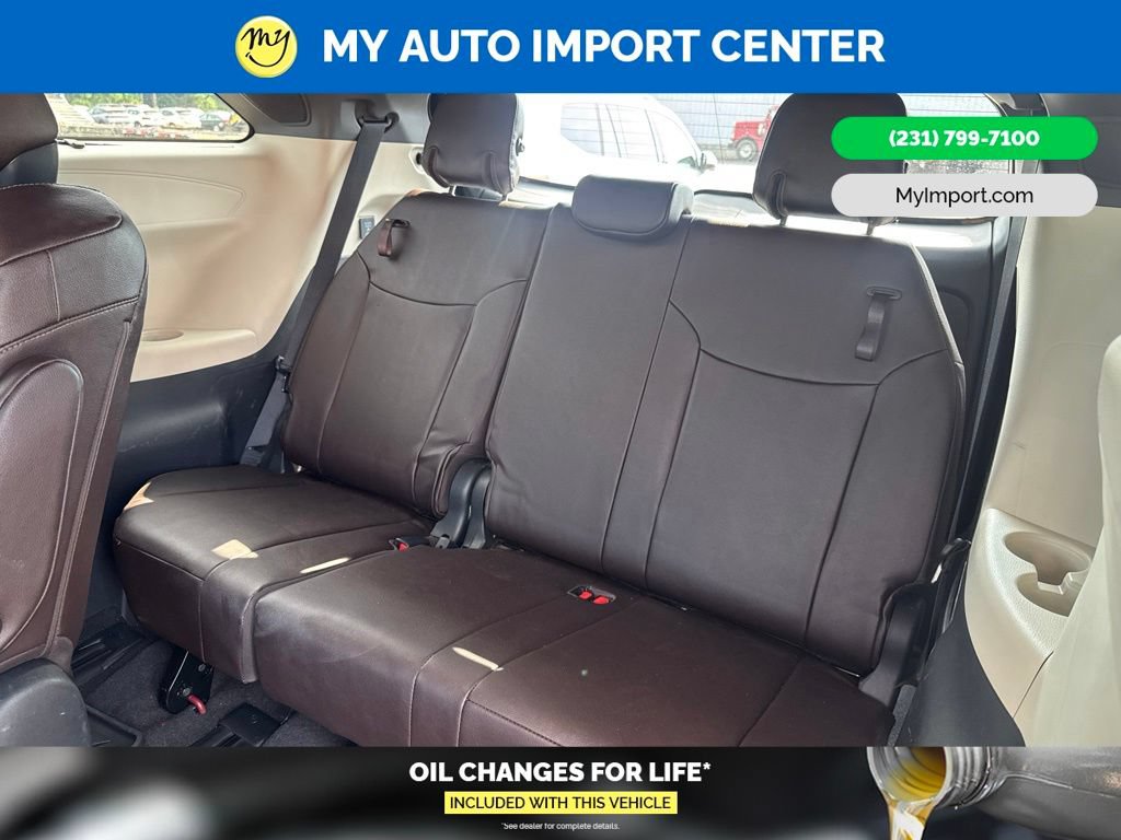 Used 2021 Toyota Sienna Platinum AWD/4WD image 27