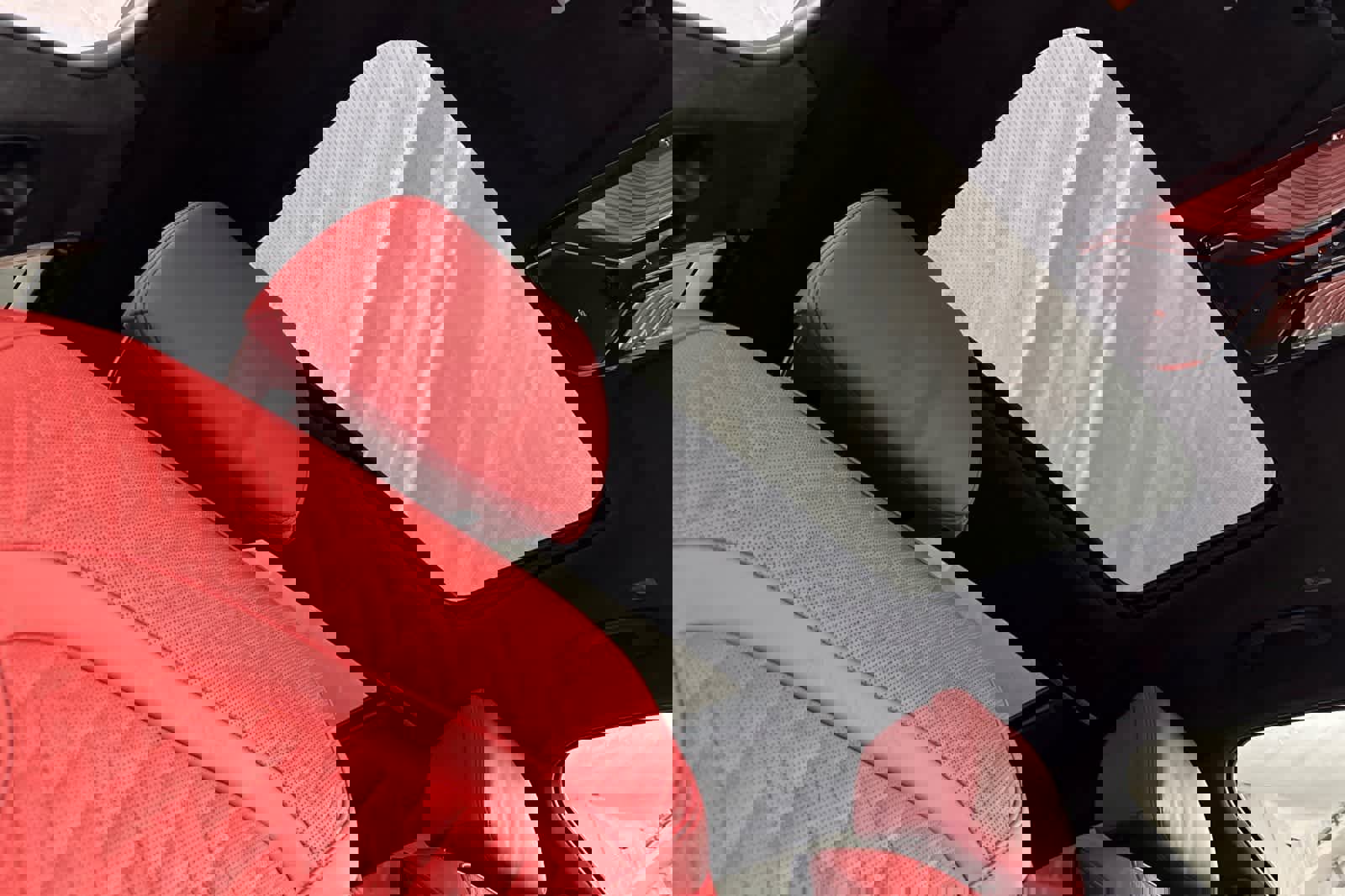 Used 2021 BMW ALPINA B7 xDrive w/ Luxury Rear Seating Package image 16