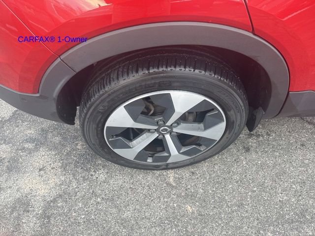 Certified 2023 Volvo XC40 B5 Plus w/ Climate Package image 9