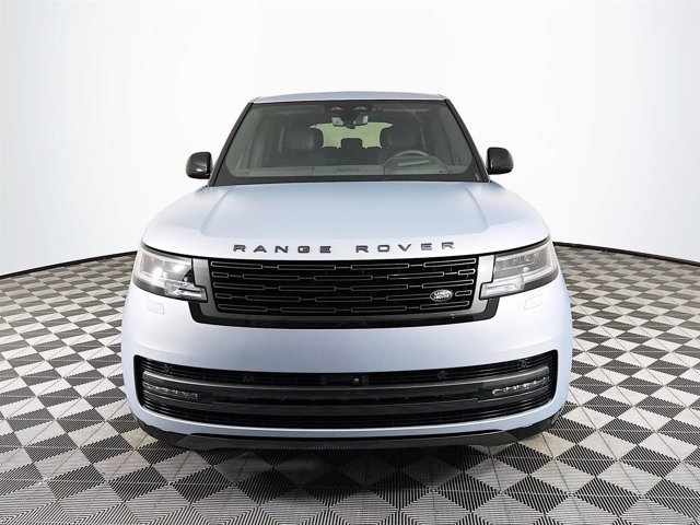 Used 2025 Land Rover Range Rover SE image 2